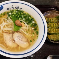 ぱしゃ塩ラーメン￥７００＋六白六宝餃子（4こ）￥２８０
