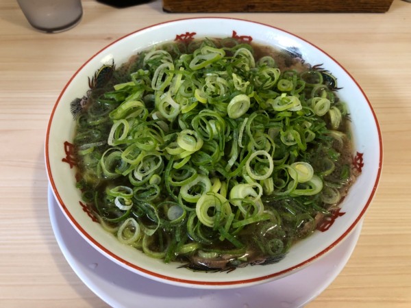 「ラーメン（並）850円＋クーポン九条ネギ」@本家 第一旭 新宿店の写真