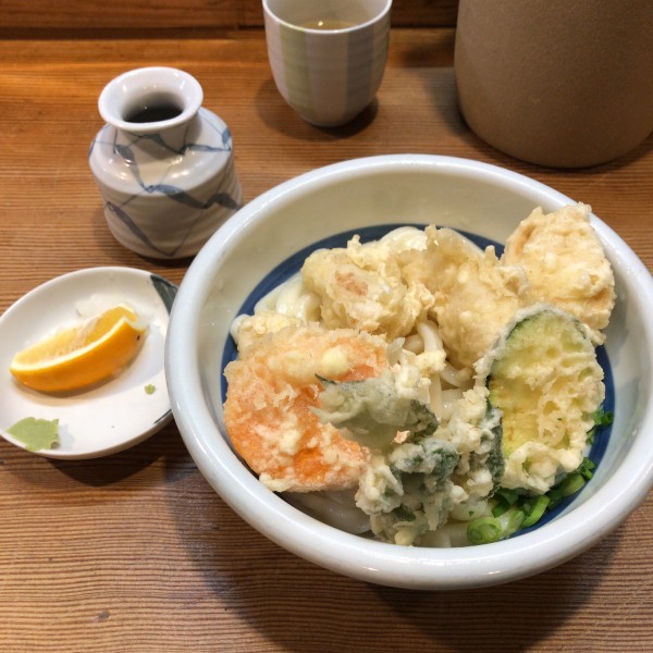 「冷やしとり天ぶっかけうどん」@麺房 三宅の写真