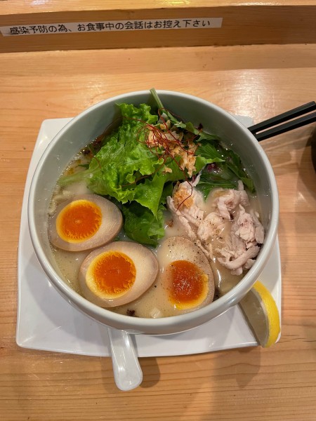 「名物鶏白湯塩そば」@鶏白湯麺 蔭山 高田馬場店の写真