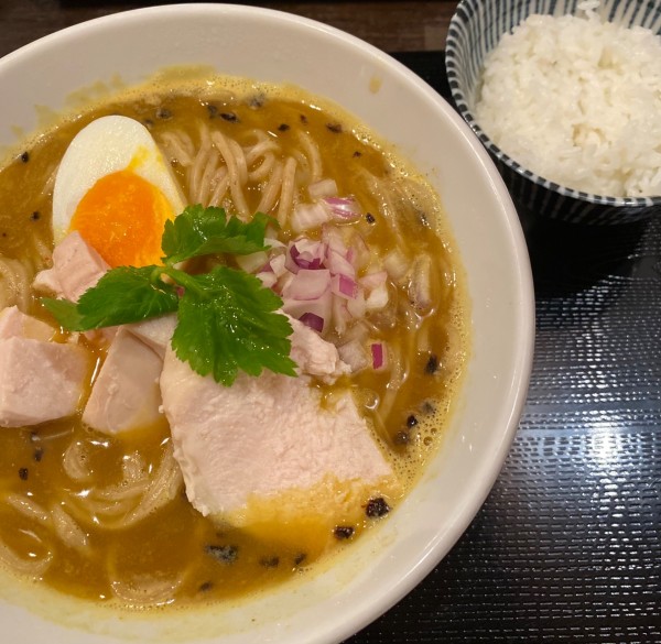 「【限定】鶏カレーらぁ麺　９５０円」@麺処 黒の写真