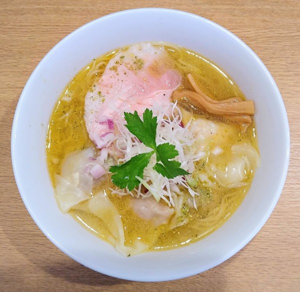 「山椒塩ラーメン+トッピングワンタン+辣油と卵黄の和え玉」@麺屋 天来の写真