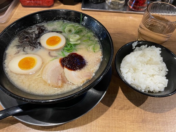 「味玉ラーメン」@元祖博多 中州屋台ラーメン 一竜 池袋東口駅前店の写真