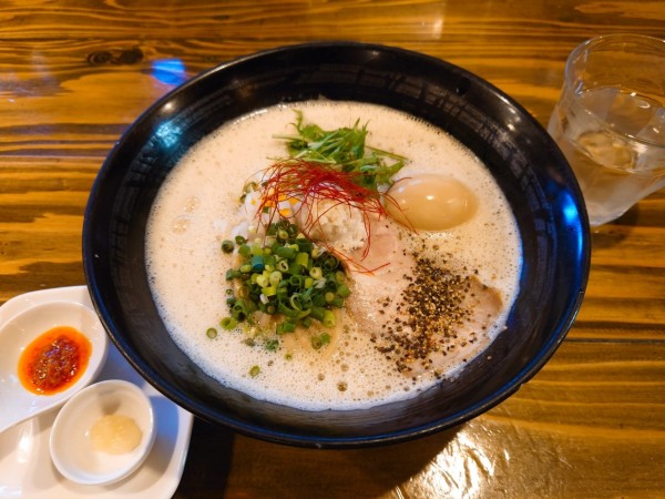 「豊潤はやぶさ 味玉入り」@麺屋はやぶさの写真