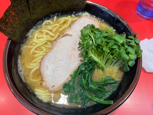 「ラーメン並850円＋カイワレ100円」@横浜ラーメン 真砂家の写真
