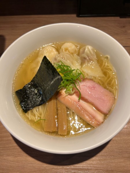 「白旨にこにこワンタン麺(肉2コ・エビ2コ)1050円」@中華soba いそべの写真