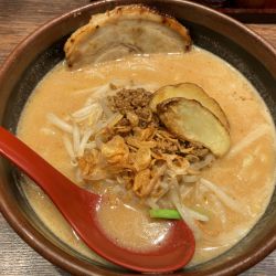 北海道味噌ラーメン847円　チャーシュー1枚165円