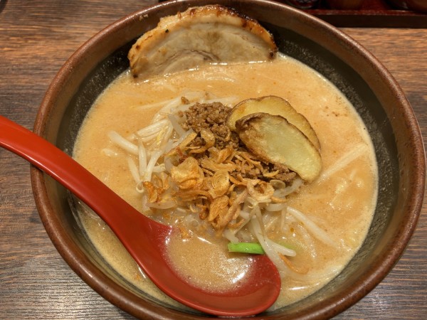 「北海道味噌ラーメン847円　チャーシュー1枚165円」@麺場 田所商店 江戸NORENの写真