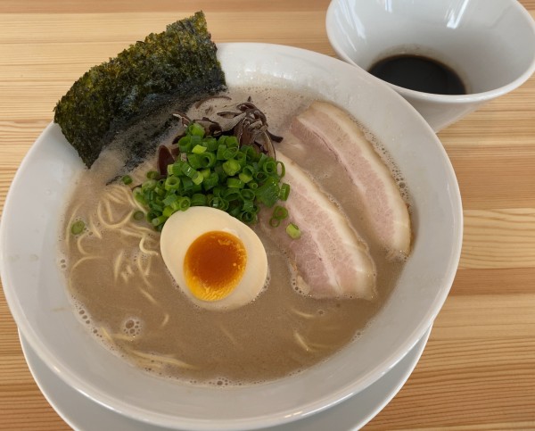「豚骨スペシャル900円+熊本行50+半替玉100」@とんこつラーメン44の写真