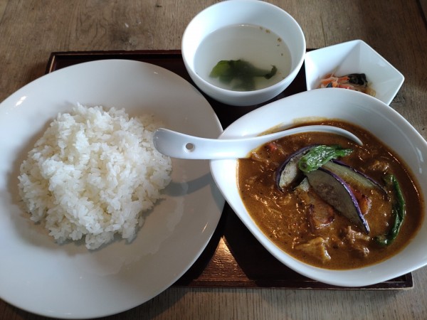 「アジアンチキンカレー　１２００円」@SCeNT HOUSE DEN Marunouchiの写真