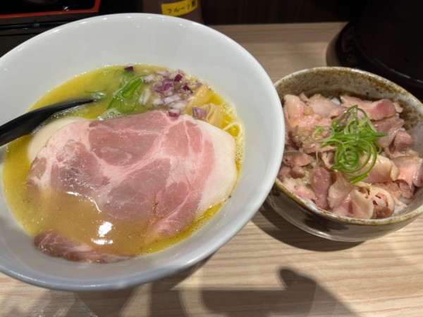 「鶏白湯味玉らぁめん塩&チャーシュー丼」@小杉らぁめん 夢番地の写真