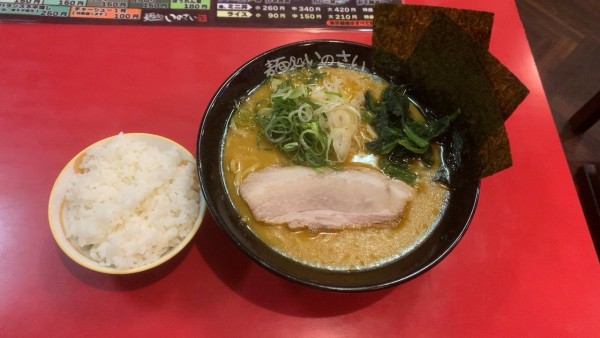 「醤油らーめん並790 小ライス90」@麺処いのさいの写真