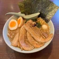 にぼとん具増し　チャーシュー　ライス