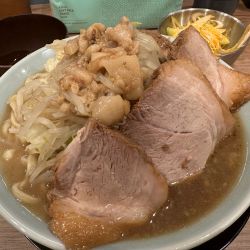 豚ラーメン300g辛ネギ全マシ