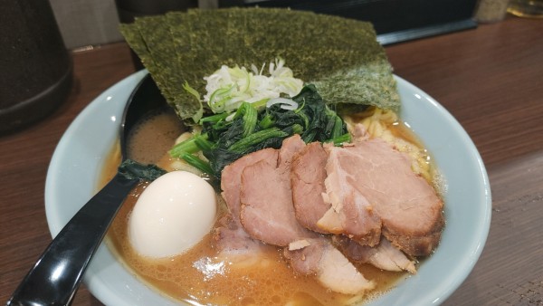 「らーめん全部乗せ・麺増し(硬め多め)￥1,200」@横浜家系らーめん 侍 上野店の写真