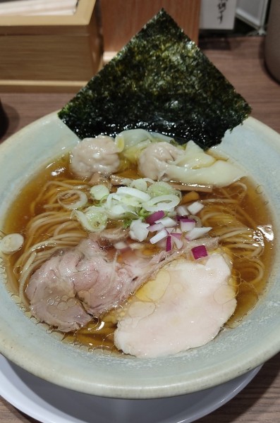 「醤油らあめん＋肉わんたん＋和え玉」@Homemade Ramen 麦苗 COREDO室町店の写真