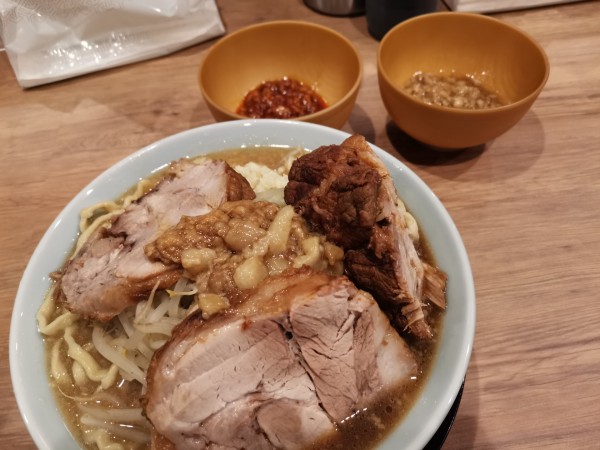 「豚ラーメン」@俺の生きる道 上野店の写真