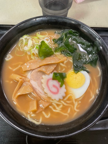「煮干しラーメン」@名代 富士そば 大森店の写真