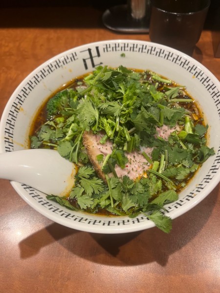 「スパイス・パクチーらーめん」@スパイス・ラー麺 卍力 秋葉原店の写真