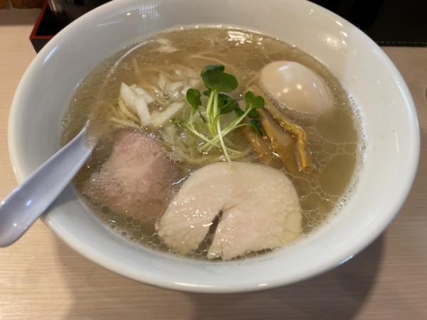 「味玉　貝麺　塩」@燈や 三島駅南口店の写真