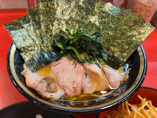 「チャーシューメンかためおおめのりライス辛みそネギ」@家系総本山 ラーメン吉村家の写真