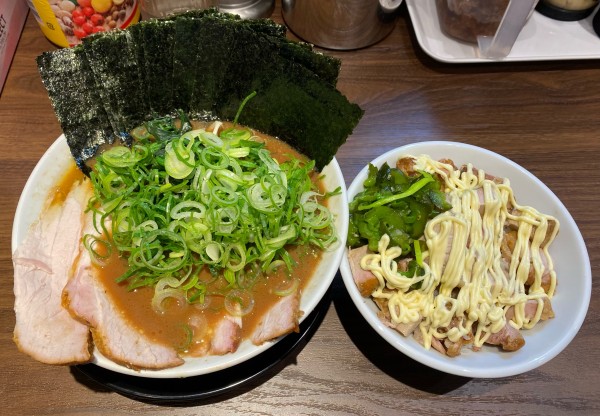 「特製ラーメン  コロチャー  白米」@横浜家系らーめん 輝道家 水道橋駅前店の写真