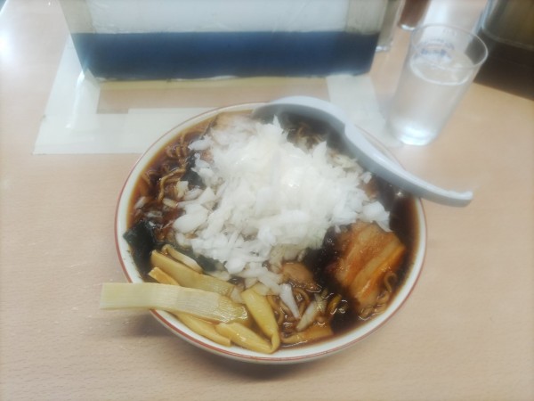 「ラーメン(ヤクミ)」@梅乃家の写真