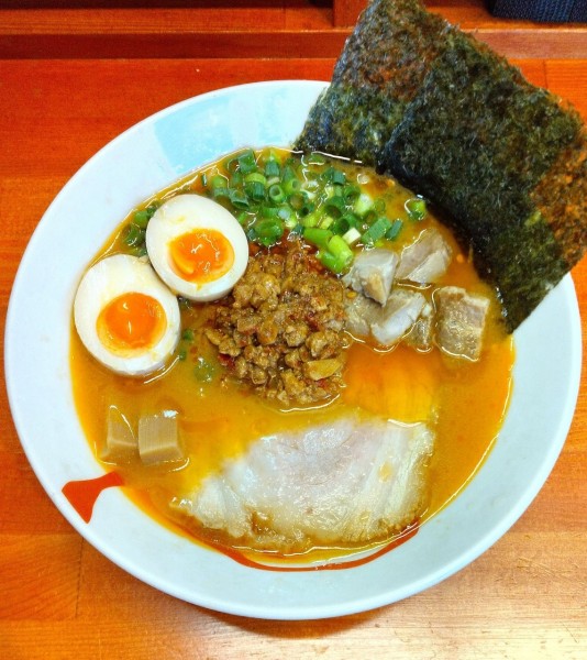 「(裏) 海老風味 担々とんこつ 全部のせ 990円」@らーめん・油そば 笑びすの写真