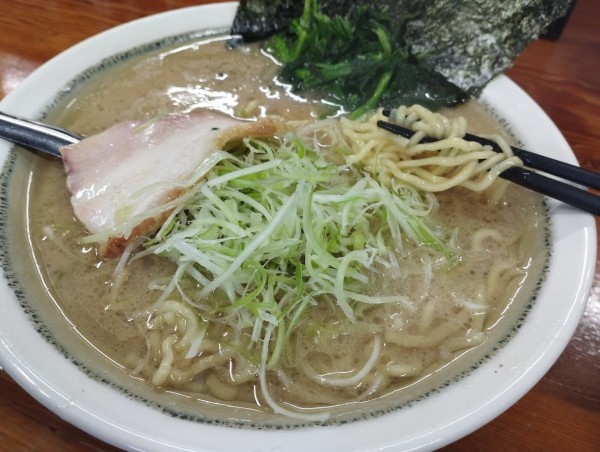 「ラーメン(中)(850)」@カマリヤ大将の写真