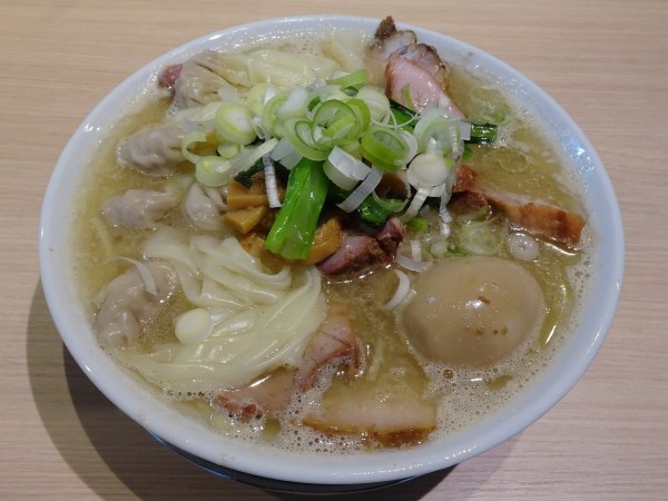 「チャーシューワンタンメン：塩（1,500円）＋味付玉子」@桜上水 船越の写真