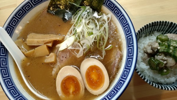 「特製煮干しラーメン+お昼のご飯セット」@煮干しらーめん19の写真
