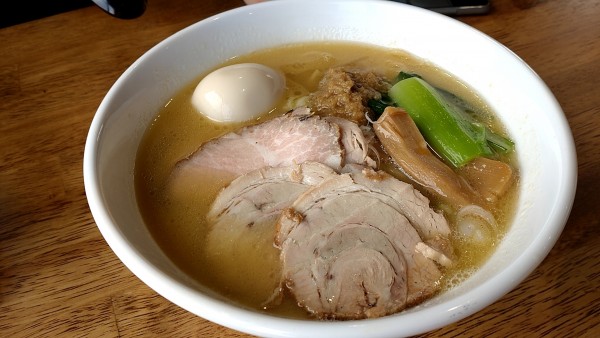 「特製いづるラーメン「とろり」醤油　1,230円」@ラーメンいづるの写真