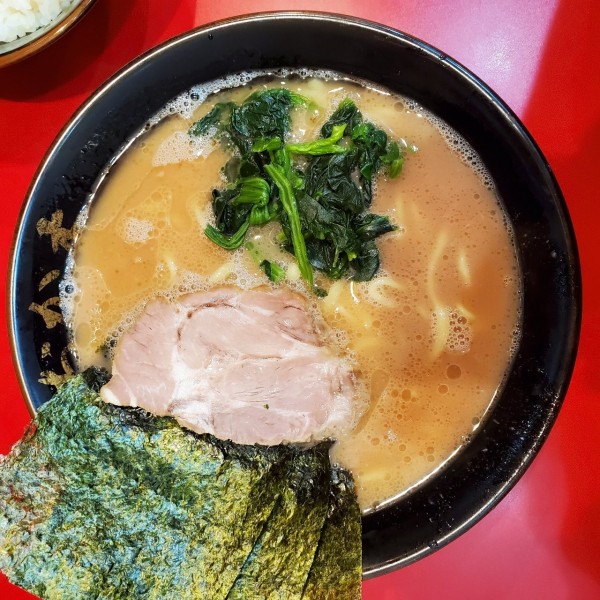 「ラーメン」@横浜ラーメン おか本の写真