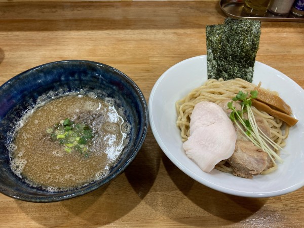 「塩の煮干しのつけ蕎麦（限定）」@しじみ中華蕎麦 イツ花の写真