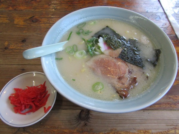 「とんこつラーメン（８５０円）」@大衆食堂○栄の写真