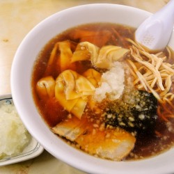 ワンタンメン（700円）＋薬味多め（50円）