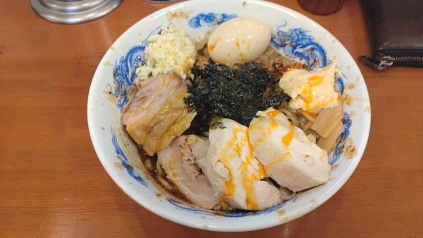 「タレそば並+豚増し　全マシ煮卵パワー辣油」@それいけ！たかちゃんラーメンの写真