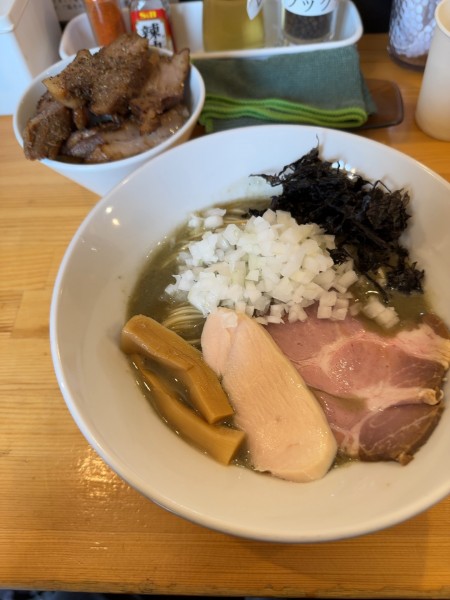 「濃厚煮干しらーめん　炙りチャーシュー丼」@煮干らーめん 川むらの写真