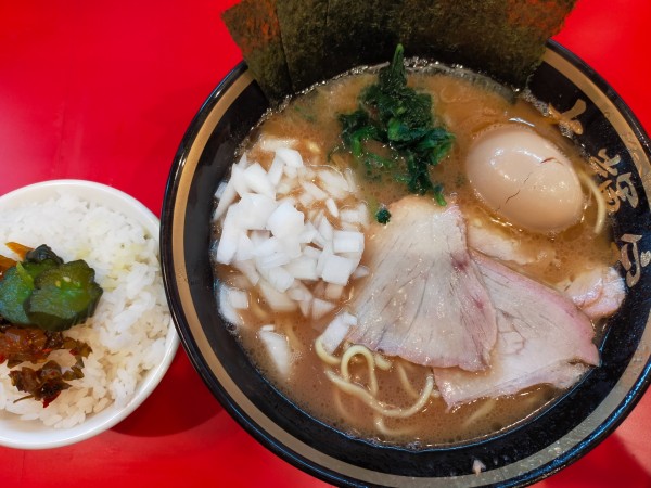 「ラーメン750円+味玉100円+ライス無料」@家系ラーメン大輝家 日吉店の写真