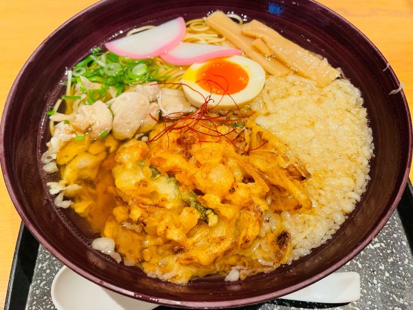 「新大阪そば かしわ 他 870円」@浪花そばの写真