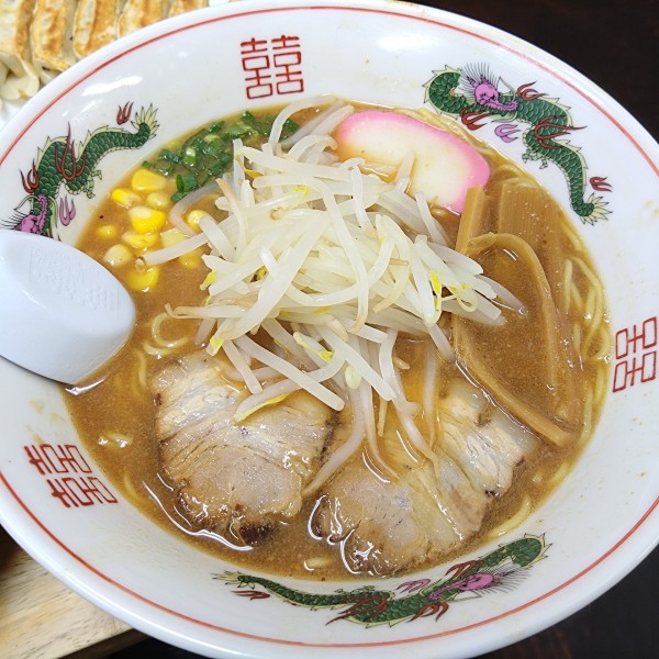 「ラーメン定食1000円、げんこつ餃子440円他」@餃子の大福の写真