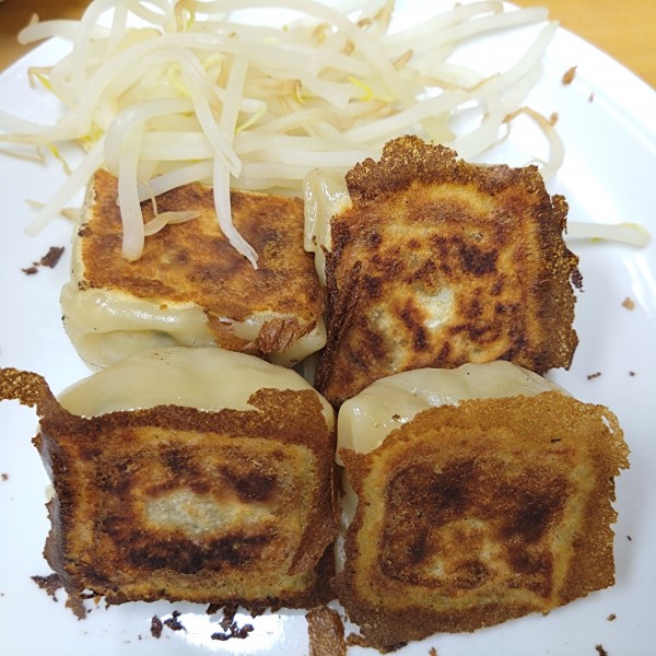 「ラーメン定食1000円、げんこつ餃子440円他」@餃子の大福の写真