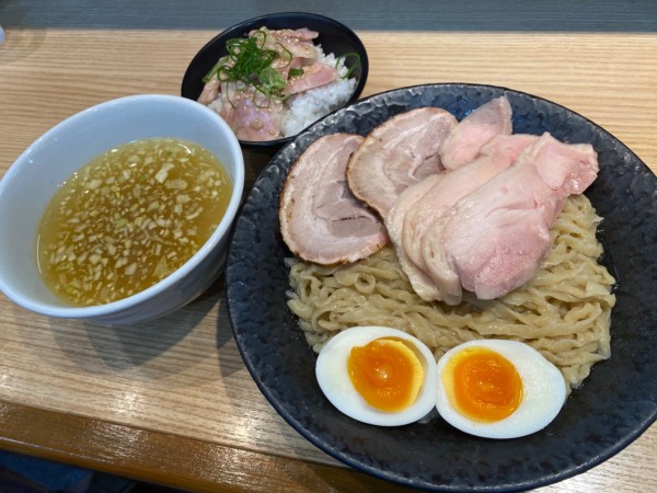 「しおつけ麺全部入り＋鶏塩飯」@しおらーめん進化 2ndの写真