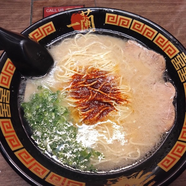 「天然豚骨ラーメン930円」@一蘭 立川店の写真