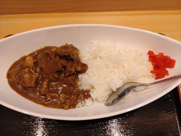 「辛口カレーライス（並ライス）　８００円」@もつ煮込み 中田屋の写真