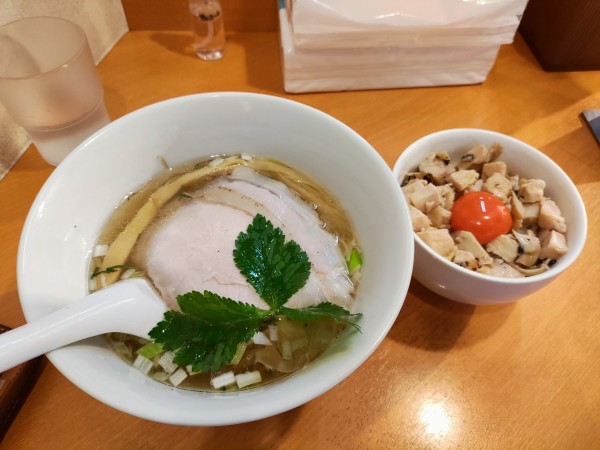「醤油らぁめん　親子丼」@らぁ麺 はやし田 池袋店の写真