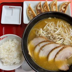 カレーチャーシュー麺　餃子　サービスライス