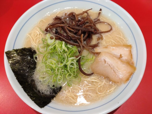 「本場 博多ラーメン　６５０円」@本場博多ラーメン せまかっちゃん 神田店の写真