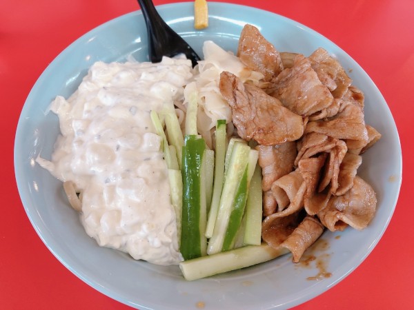 「すごい冷やし中華（1150円）」@立川マシマシ 小山店の写真