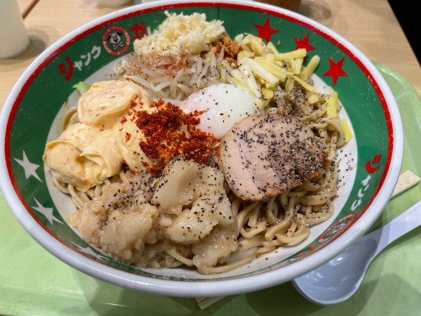 「まぜそば倍盛り」@ジャンクガレッジ イオンレイクタウンmori店の写真